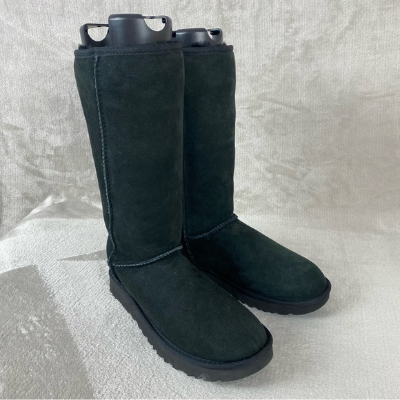 UGG Shoes - UGG Classic II Women's Tall Boot Size 9 Black Suede Genuine Shearling Lined NEW